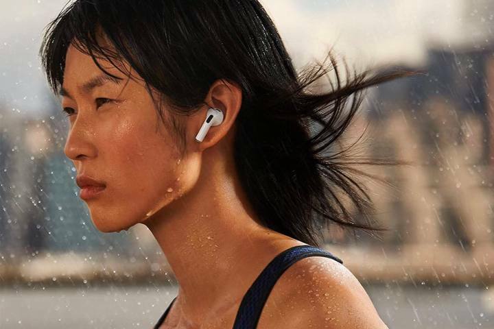 Nauji Apple AirPods 3 – erdvinis garsas – ilga baterija