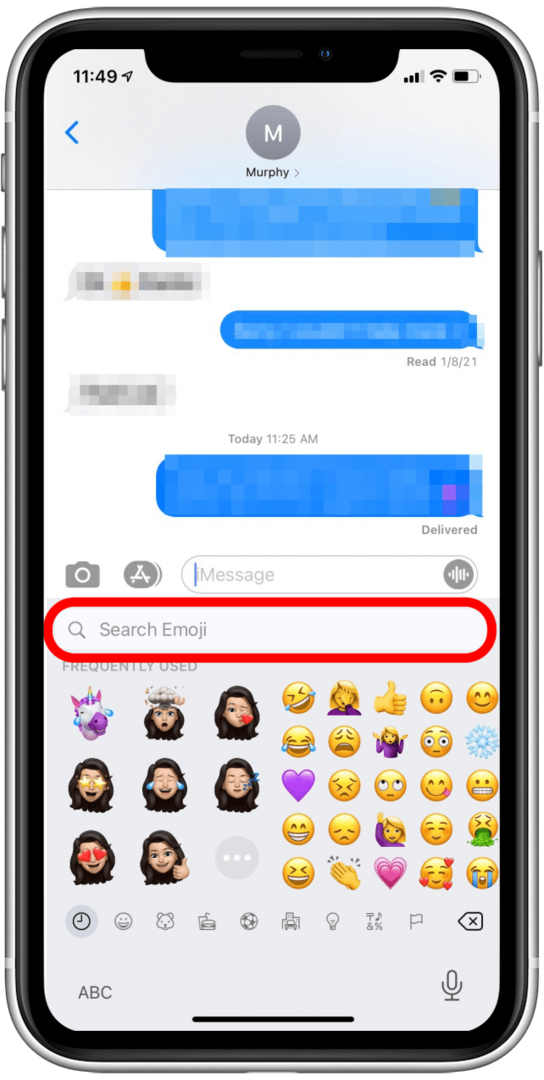 Коснитесь панели поиска Emoji.