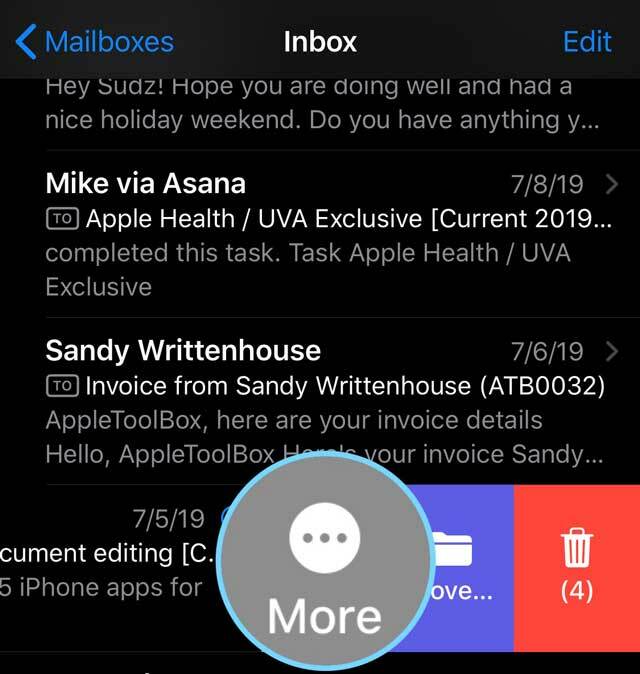 Viac možností aplikácie Mail pri posúvaní e-mailu na iPhone