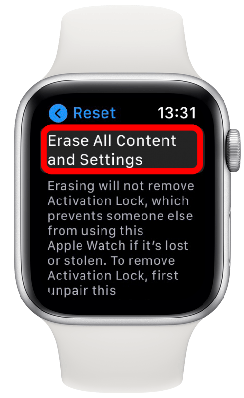 Klepnite na položku Vymazať všetok obsah a nastavenia na hodinkách Apple Watch