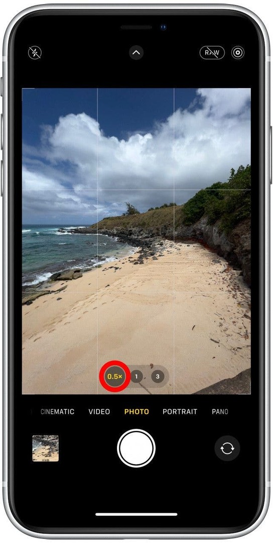 Appuyez sur 0,5x pour effectuer un zoom arrière et utiliser l'objectif Ultra Wide.