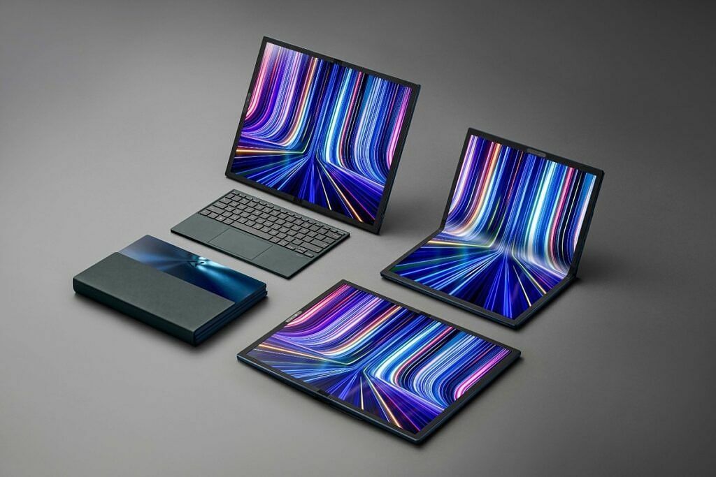 Zenbook 17 Fold OLED במצבים שונים