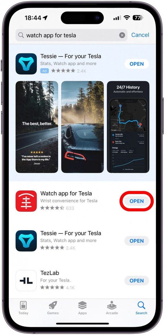 قم بتنزيل تطبيق Watch لـ Tesla من متجر التطبيقات على جهاز iPhone الخاص بك وافتحه.