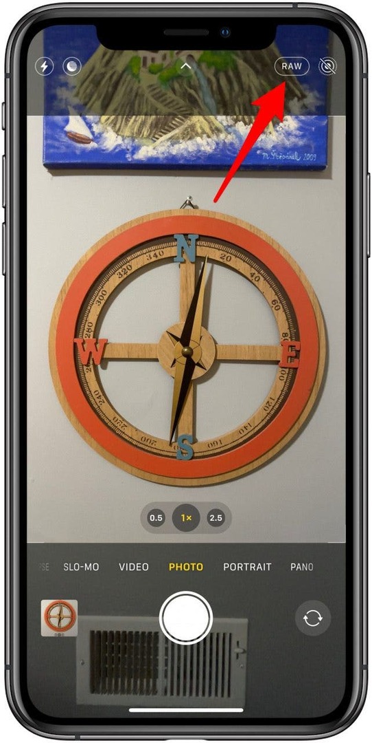 अपने iPhone कैमरे पर ProRAW फ़ोटो सक्षम करने के लिए टैप करें