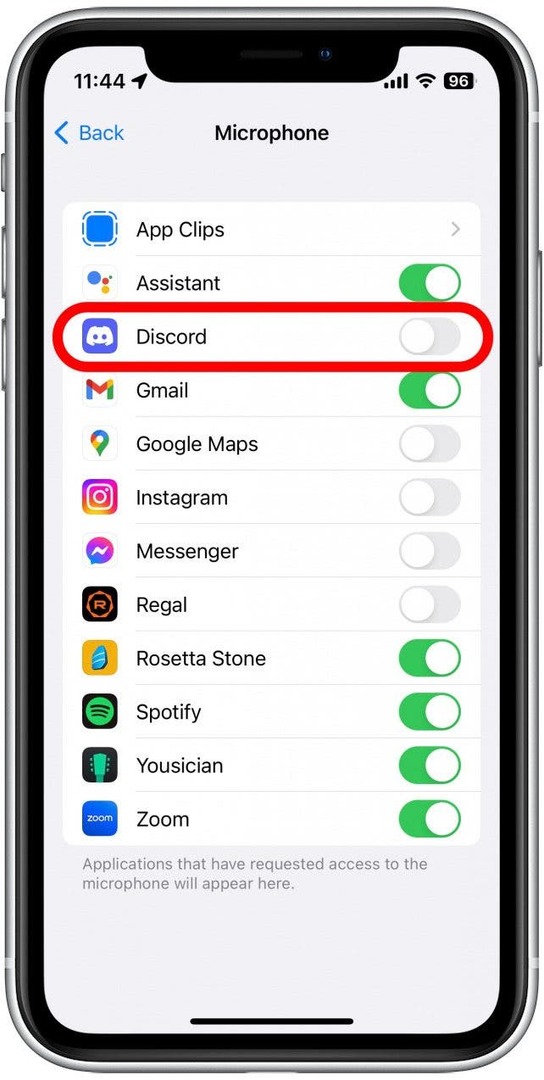 იპოვეთ აპი, რომელსაც სჭირდება მიკროფონის წვდომა და შეეხეთ მის გვერდით გადამრთველს. როდესაც გადამრთველი მწვანეა, ამ აპს აქვს მიკროფონზე წვდომა.