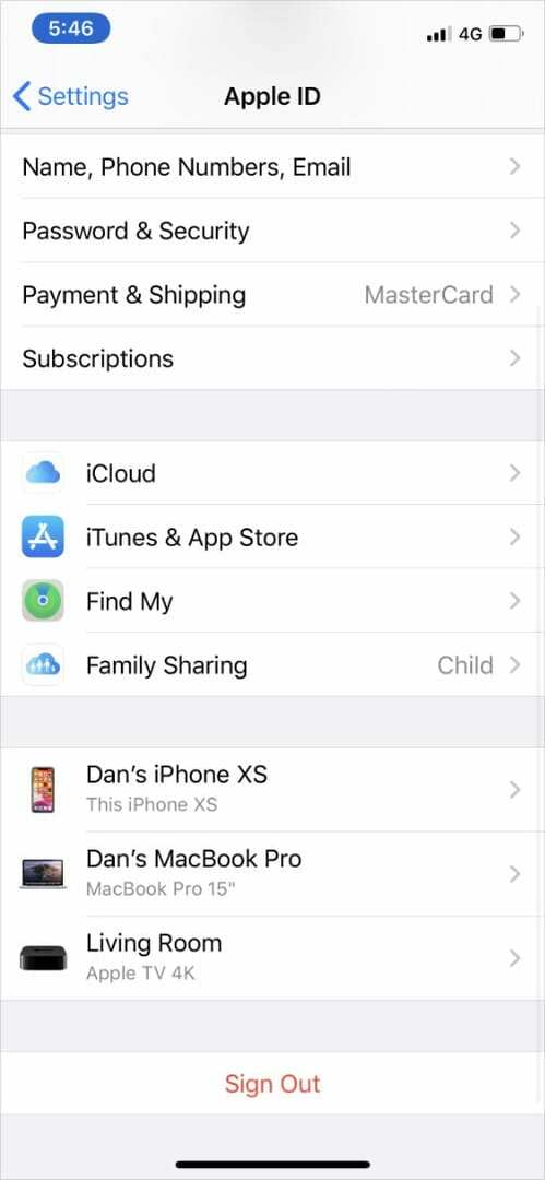 Configurações de ID da Apple com botão Sair no iPhone