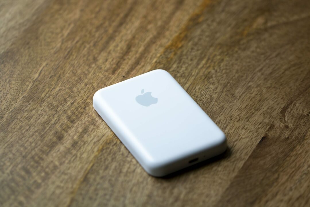 Обзор аккумуляторной батареи Apple MagSafe для iPhone 12 Pro Max 2