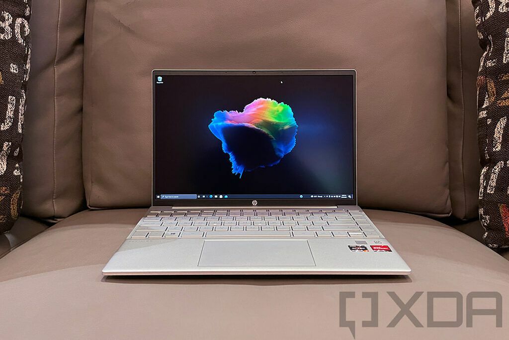 HP Pavilion Aero 13 の正面図