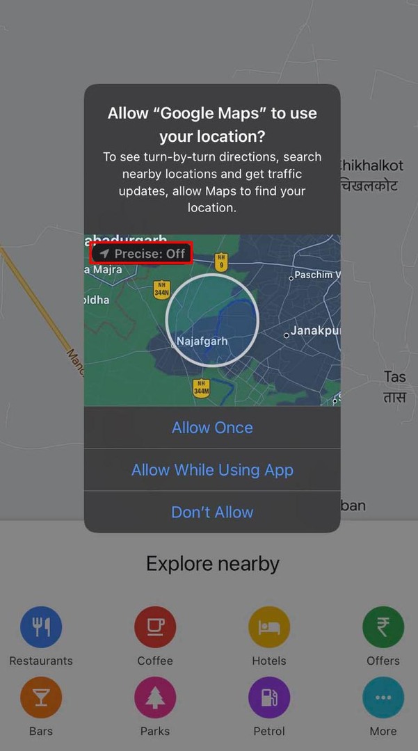 Grauer Pfeil, der die genaue Standortfunktion auf Google Maps anzeigt