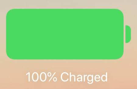 आईपैड लॉक स्क्रीन से 100% चार्ज बैटरी आइकन।