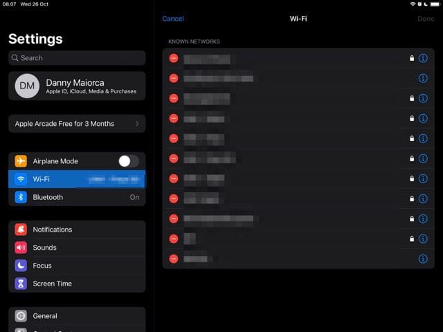 tangkapan layar menunjukkan cara mengelola jaringan wi-fi tersimpan di ipados 16