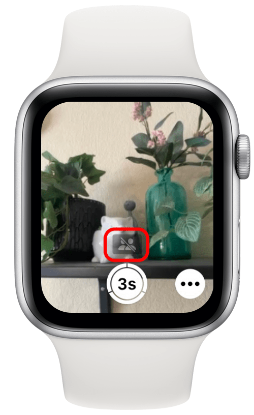 Captura de tela do aplicativo de câmera do Apple Watch com o ícone da biblioteca compartilhada escurecido com uma barra