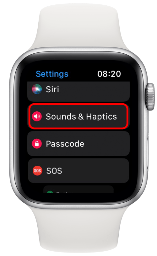Померите се надоле док не видите Звукови и хаптике, а затим је додирните.
