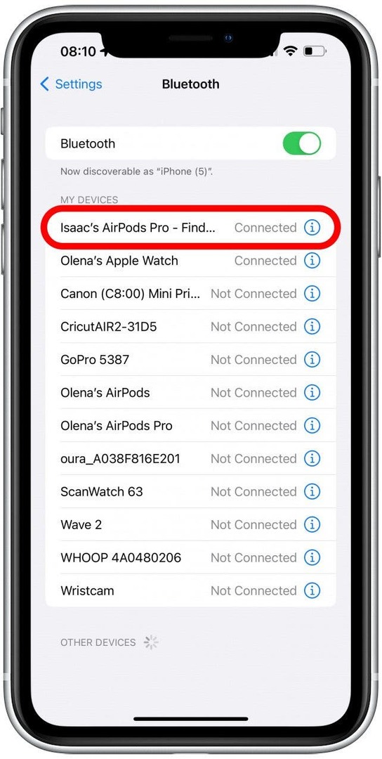 सुनिश्चित करें कि आप जिन AirPods की जाँच कर रहे हैं वे जुड़े हुए हैं।