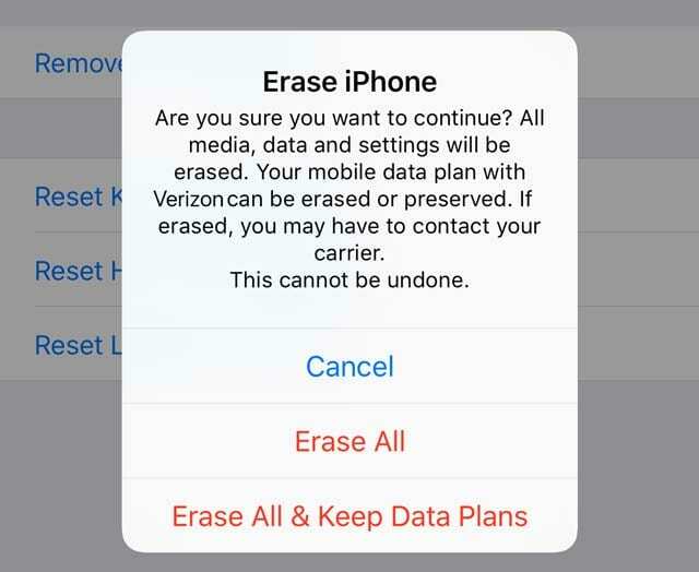 iPhone ที่มีตัวเลือกการลบ eSIM ในแอปรีเซ็ตการตั้งค่า