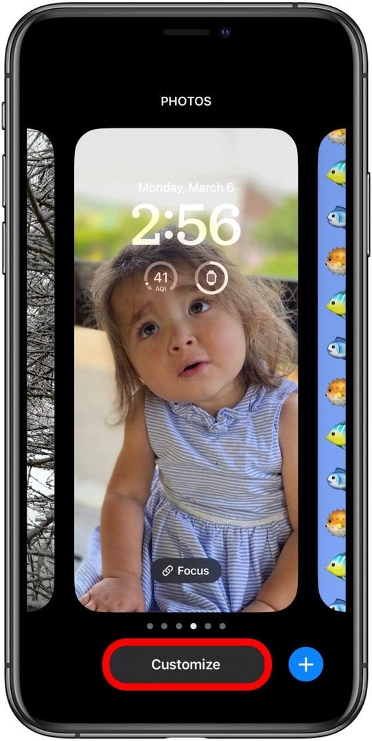 iOS 16에서 배경 화면을 삭제하는 방법 사용자 지정을 누릅니다.