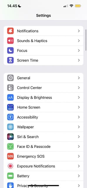 צילום מסך המציג את הממשק של אפליקציית ההגדרות ב-iOS