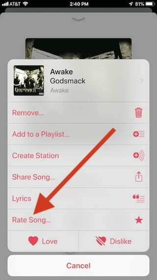 Atingeți evaluează melodia în Apple Music pe iPhone.