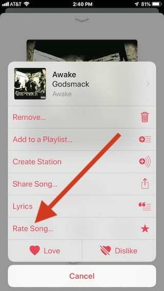 iPhoneのAppleMusicでレートソングをタップします。