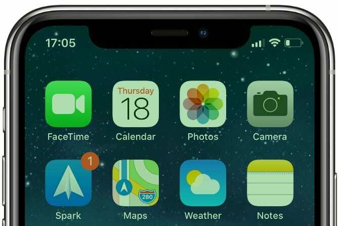 Зеленая точка на экране айфона