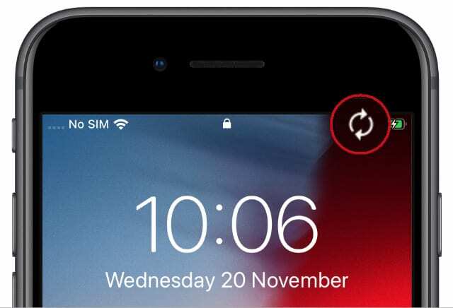 iphone 8 zobrazuje ikonu aktualizace ve stavovém řádku