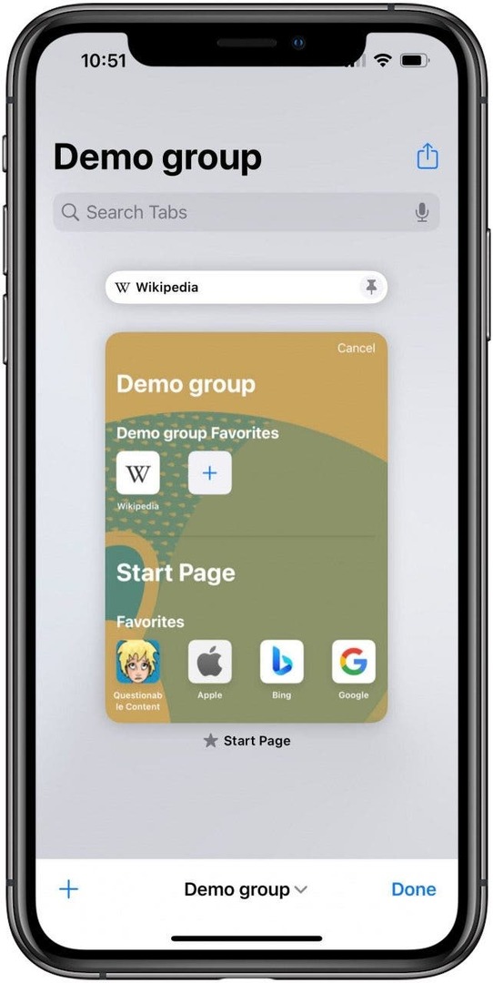 تطبيق Safari في Tab Group مع فتح عرض علامات التبويب. توجد علامة تبويب مثبتة وعلامة تبويب صفحة رئيسية مفتوحة.