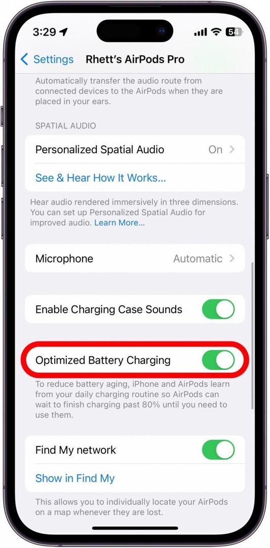 अपनी AirPods सेटिंग में स्क्रॉल करें, और अनुकूलित बैटरी चार्जिंग सुविधा खोजें। इसे बंद करने के लिए टॉगल पर टैप करें।