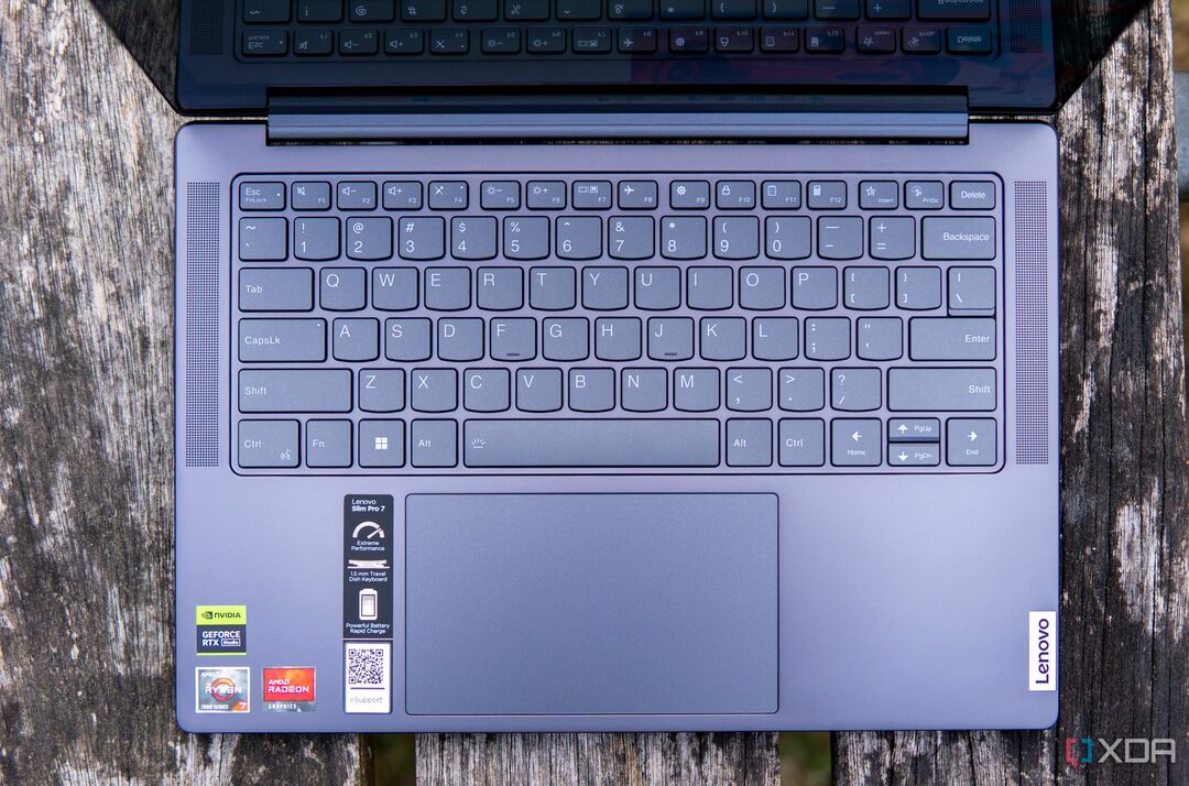 Вид зверху клавіатури та тачпада Lenovo Slim Pro 7