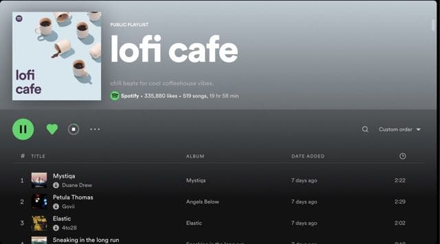 Screenshot van een afspeellijst die wordt gedownload op Spotify voor Mac