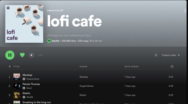 Skjermbilde av en nedlastende spilleliste på Spotify for Mac