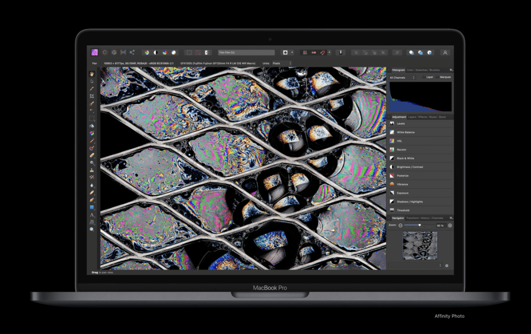 M1 MacBook Pro vs M2 MacBook Pro - Yakınlık Fotoğrafı