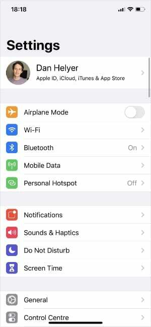 iPhone-inställningar som visar Apple ID-alternativ