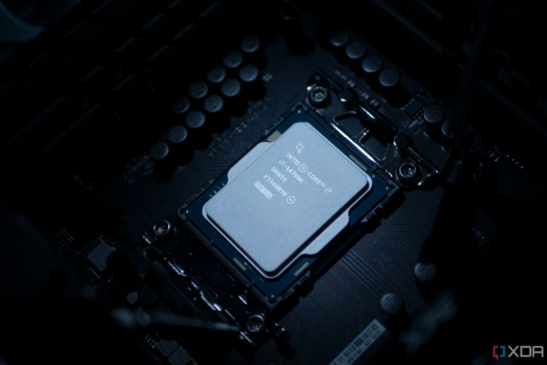 Intel Core i7-14700K ในซ็อกเก็ต CPU ของเมนบอร์ด