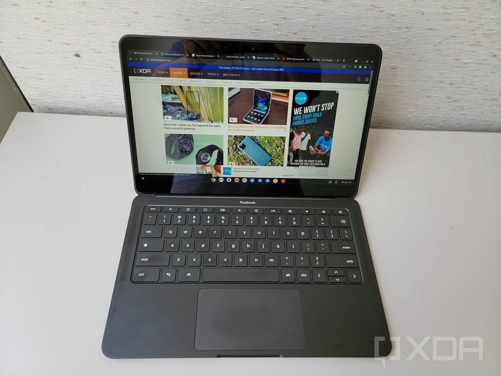 Pixelbook go -näyttö loitotettuna