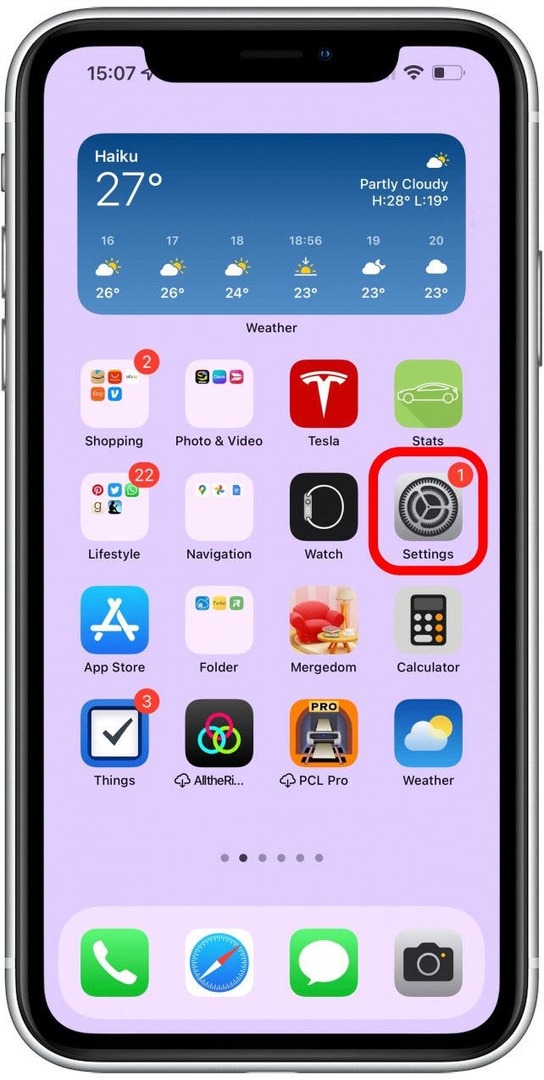 अपने iPhone पर सेटिंग खोलें - आप एयरपॉड्स पर लाइव कैसे सुनें	