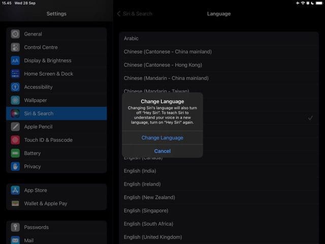 ภาพหน้าจอแสดงข้อความแจ้งให้เปลี่ยนภาษาของ Siri บน iPad