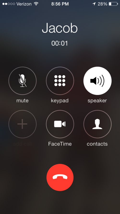 Usa Siri para hacer llamadas con el altavoz