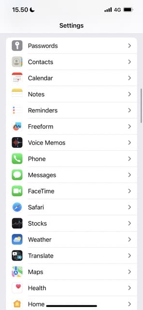 Různé aplikace v Nastavení na snímku obrazovky iOS