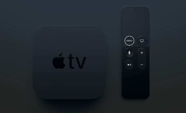 Apple TV 4K ve uzaktan kumanda.