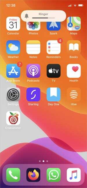 Domovská obrazovka iPhone zobrazujúca hlasitosť zvonenia