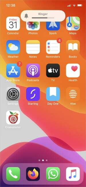 iPhone होम स्क्रीन रिंगर वॉल्यूम दिखा रहा है
