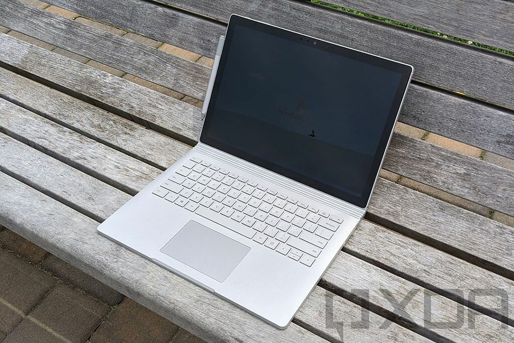 Schrägansicht des Surface Book 3