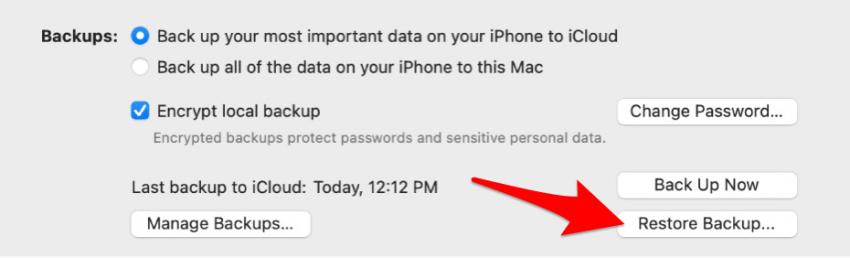 На вкладке «Общие» на вашем Mac нажмите «Восстановить резервную копию».