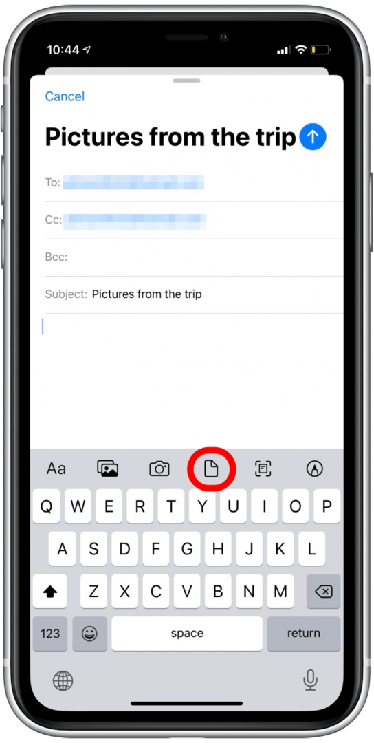 Докоснете иконата на документ, за да прикачите документ от iCloud към имейл