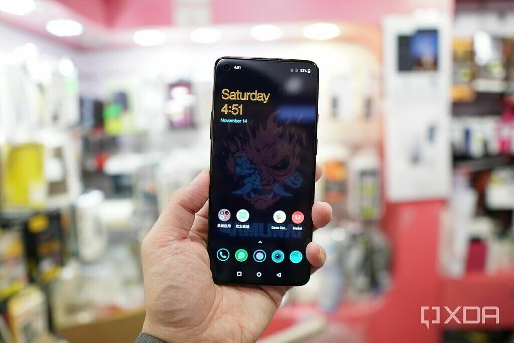 Het startscherm van de OnePlus 8T Cyberpunk 2077 Edition