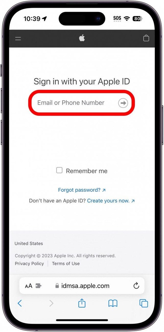 Página web de iPhone Safari mysupport.apple.com que muestra el mensaje de inicio de sesión y el campo de dirección de correo electrónico con un círculo rojo