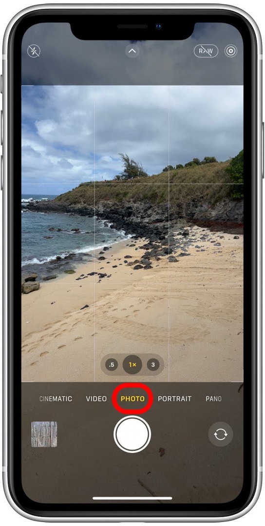 Apri l'app Fotocamera e scegli la modalità foto o video che preferisci.