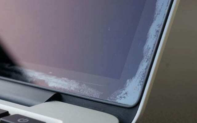 מסך MacBook עם כתמי דלמינציה2