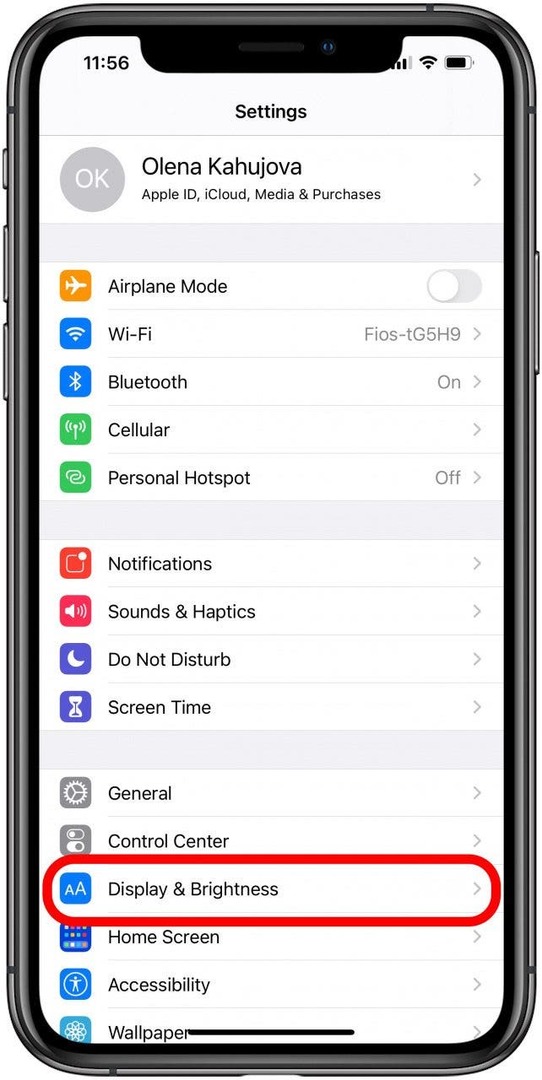 Πατήστε Display & Brightness για να προσαρμόσετε τις ρυθμίσεις.