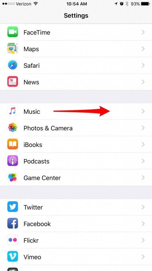 Pokud smažu hudbu ze svého iPhone, zůstane v iTunes, na iCloudu?